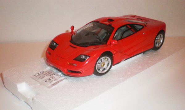 1994 McLAREN F1 Road car red Lim.750 Minichamps (7)