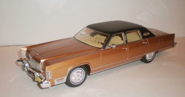 Bos Models 1975 Lincoln Continental Sedan (1)
