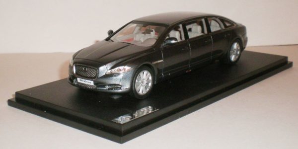 Wilsox XJ351 6 door LImousine (2)