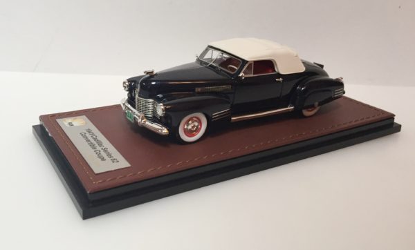 1941 Cadillac Series 62 Convertible COupe closed blue (1)