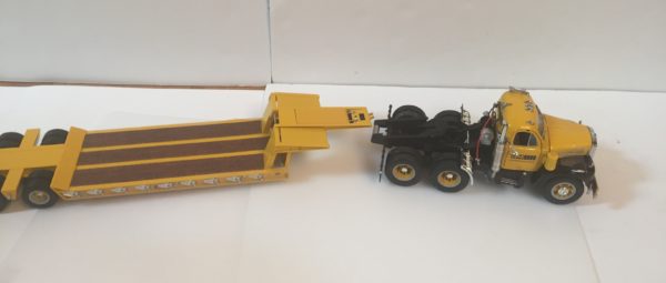 Mack Modes S with Lowboy trailer yellow (14)