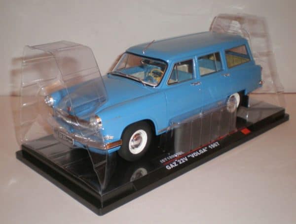 IXO IST 1967 GAZ-22V VOLGA (1)